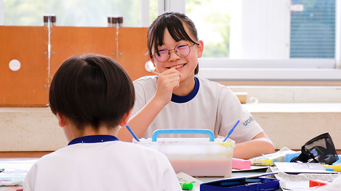 学年の枠をこえて学ぶ、ふるさと思いの素直な子どもたち。～ 内浦小中学校～